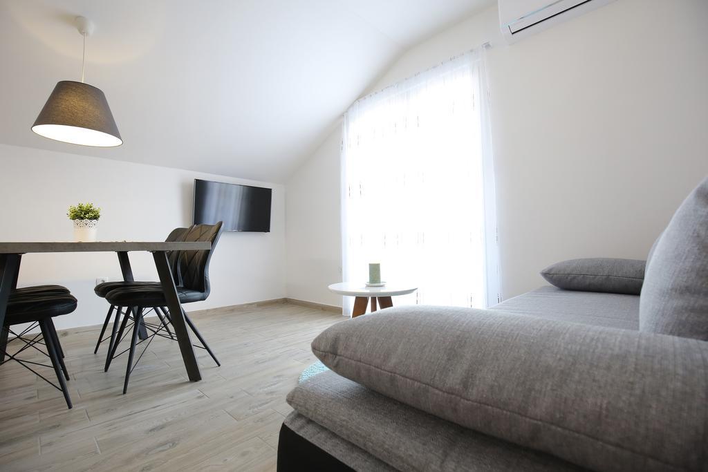 Apartments Nada Sukosan Bagian luar foto